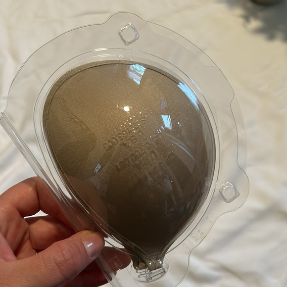 Lingerie Solutions superlite adhesive bra nude size A - Picture 6 of 9